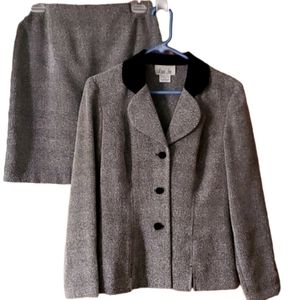 Lisa Jo Womans Vintage Boucle Black Suit‎ Size 7-8